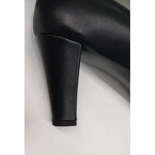 Décolleté pelle nero taglie calibrate...