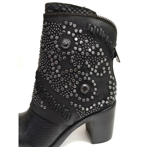 Stivaletti camperos donna con borchie...