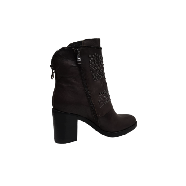 Stivaletto camperos marrone borchie e tacco alto