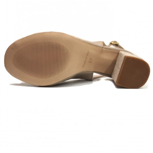 Sandalo spuntato beige con tacco...