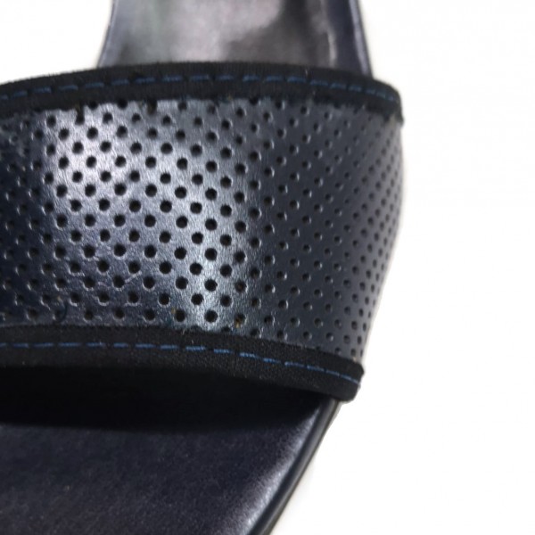 Sandalo donna blu con cinturino tacco largo 5 cm