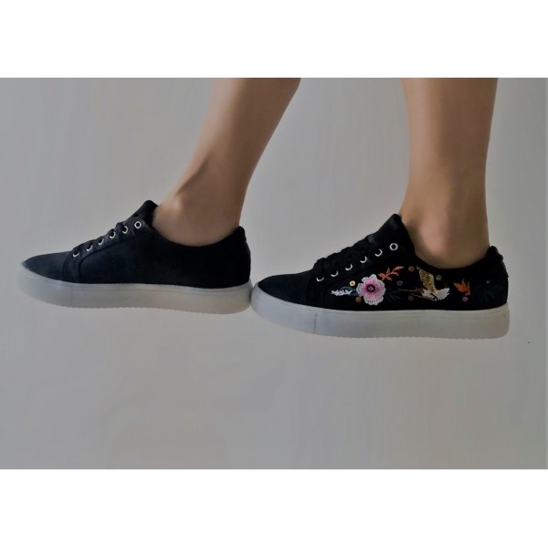 Sneaker donna allacciate raso con fondo bianco